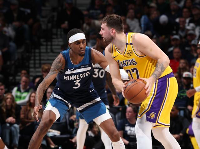 开云体育移动版-1.36亿3D王牌成湖人克星？雷迪克：禁区被他打爆