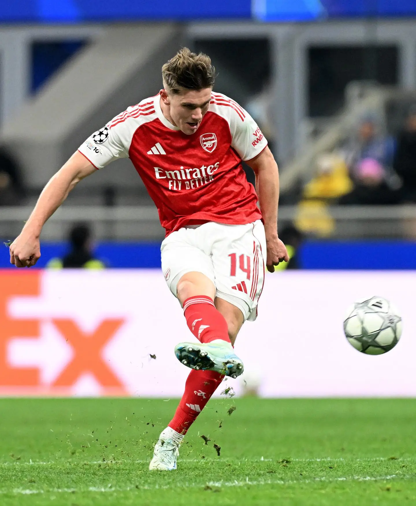 开云体育移动版-对阵国米替补登场破门，哲凯赖什社媒庆祝胜利：欧冠之夜