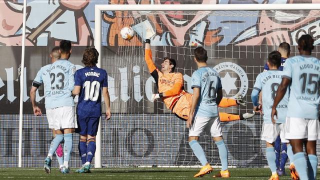 两次神仙扑救展现火热状态 库尔图瓦昂首回访蓝桥