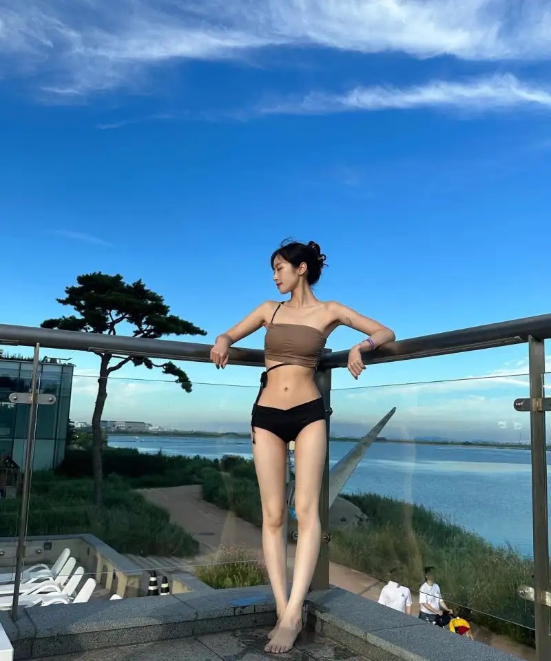T1官宣Keria续约三年,今天看下T1韩网女粉