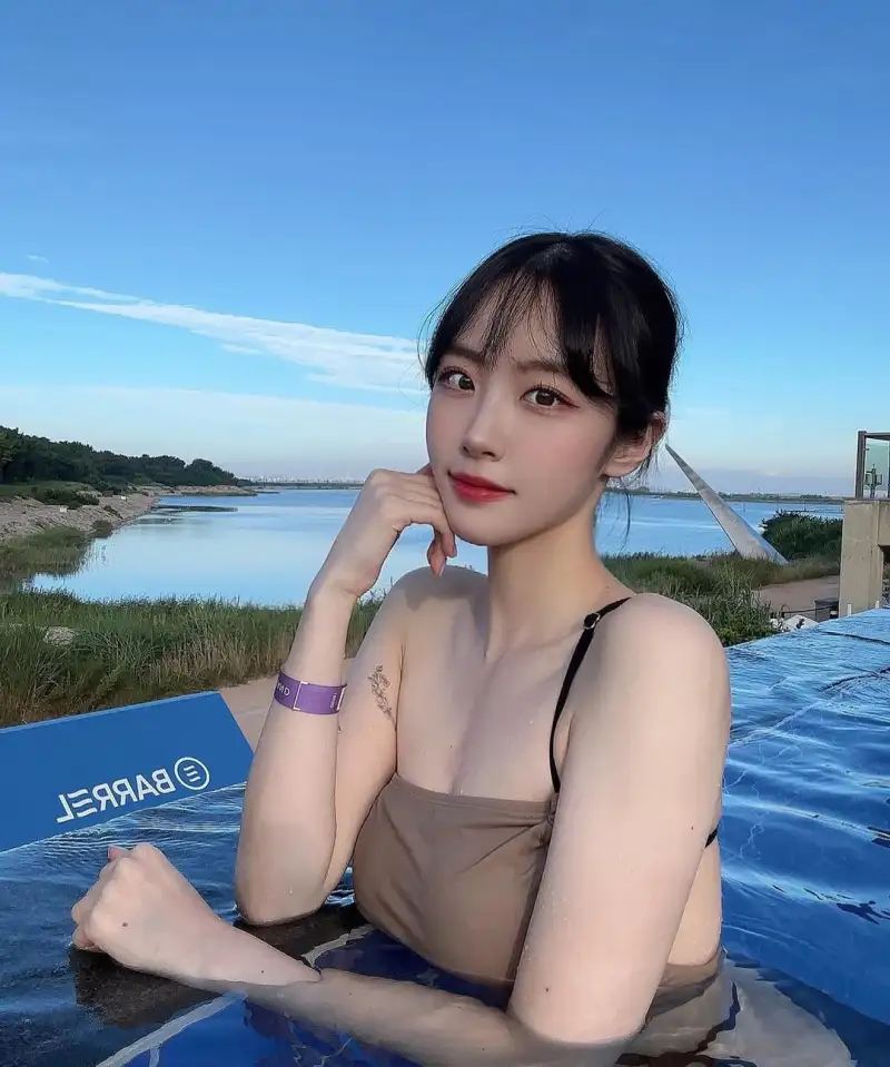 T1官宣Keria续约三年,今天看下T1韩网女粉